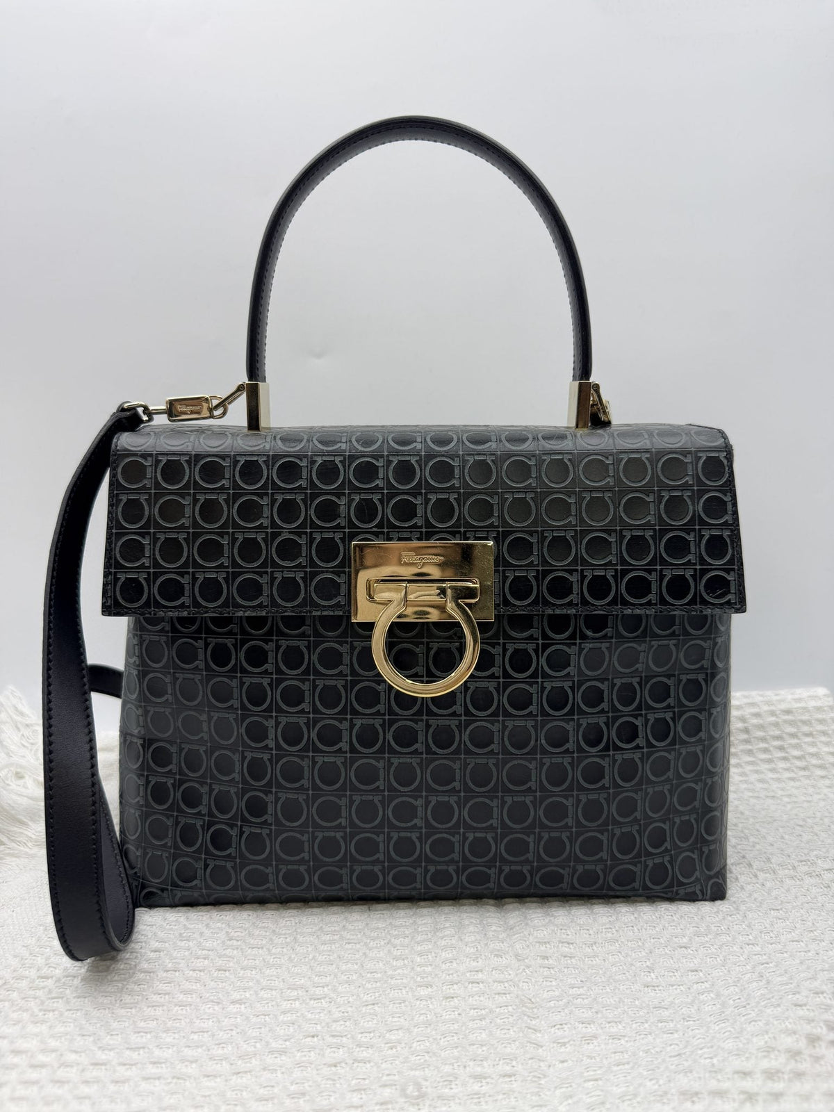Ferragamo collection – Ferragamo Gancini Black Logo Leather Crossbody Bag
