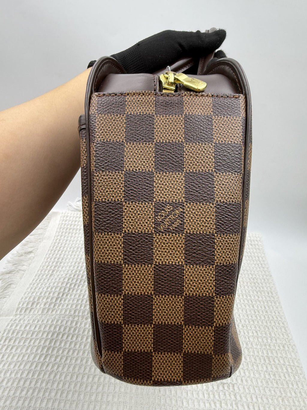 Louis Vuitton Alma PM - Damier Ebene detail view 5