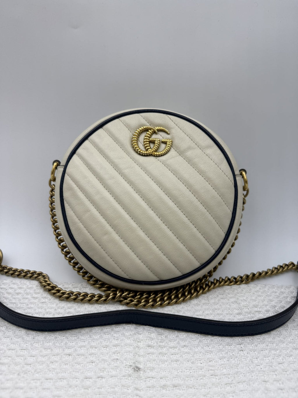 Gucci Marmont Round Mini - White and Navy Leather front view
