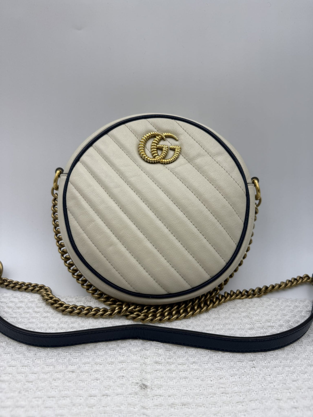 Gucci Marmont Round Mini - White and Navy Leather front view