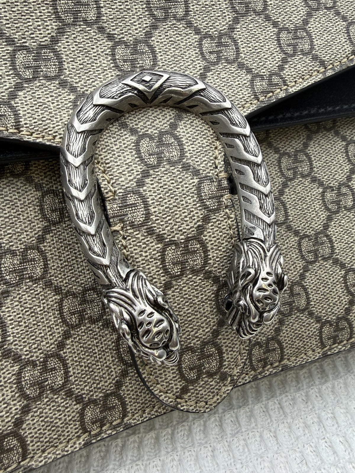 Gucci Dionysus - GG Supreme and Black detail view 5