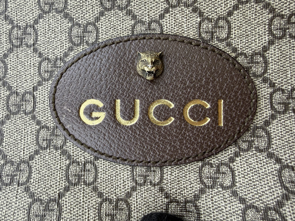Gucci Neo Vintage GG Supreme Messenger Bag detail view 2