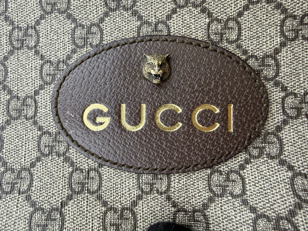 Gucci Neo Vintage GG Supreme Messenger Bag detail view 2