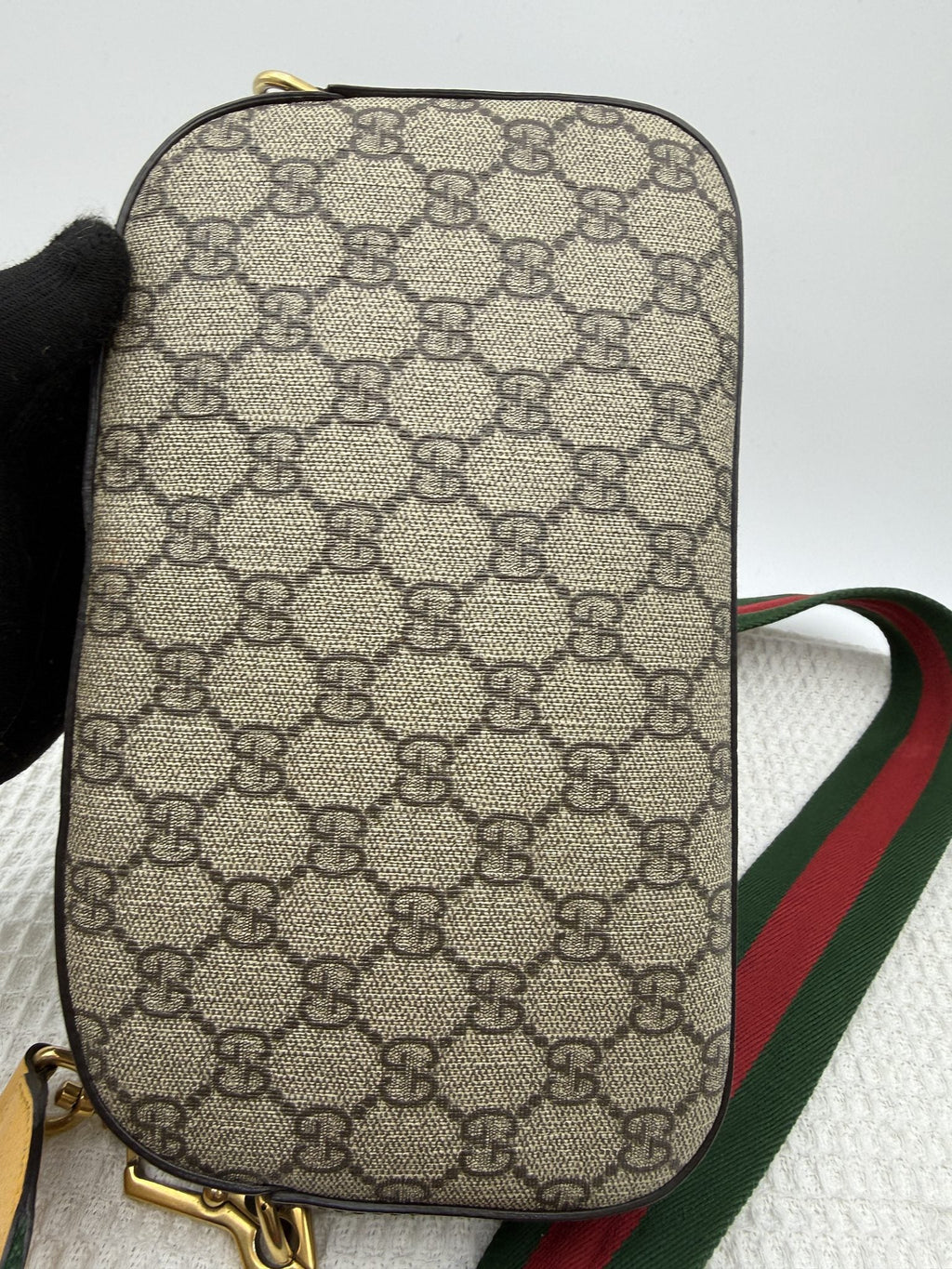 Gucci Neo Vintage GG Supreme Messenger Bag detail view 3