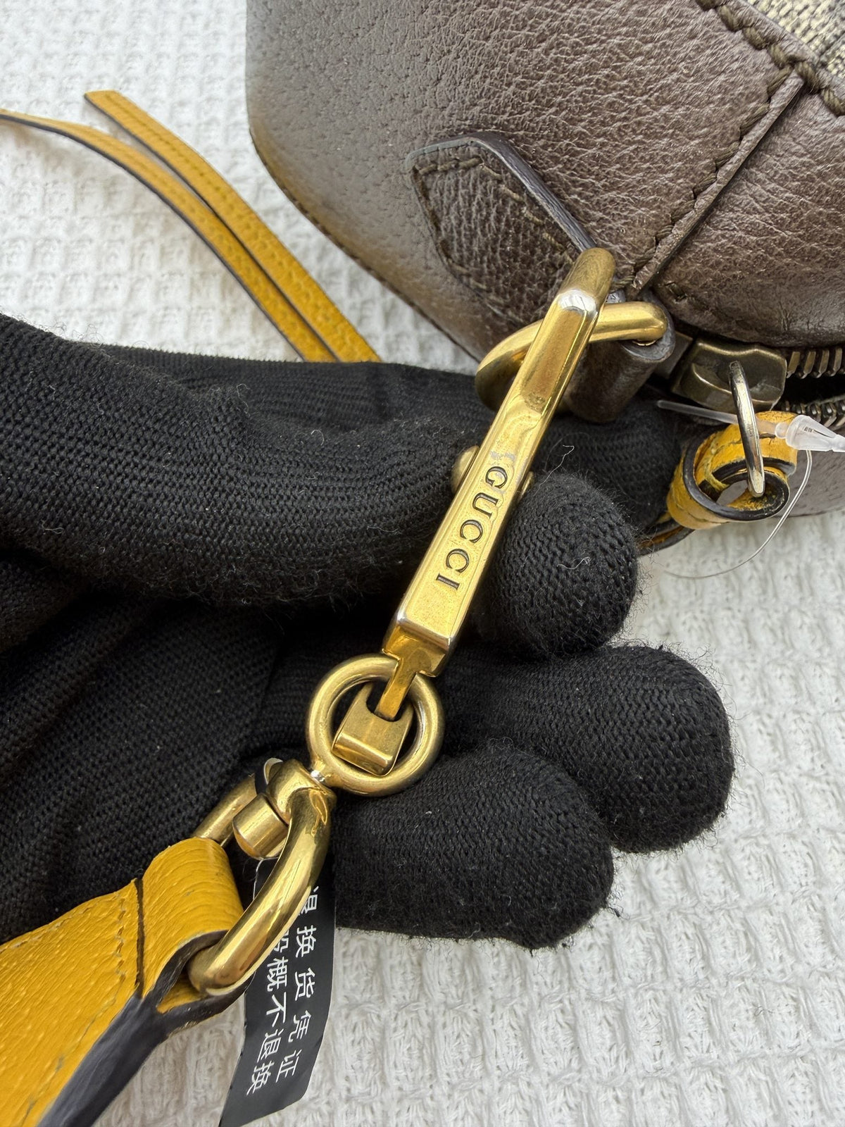 Gucci Neo Vintage GG Supreme Messenger Bag detail view 7