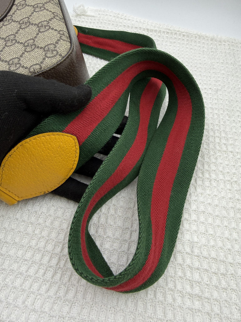 Gucci Neo Vintage GG Supreme Messenger Bag detail view 9