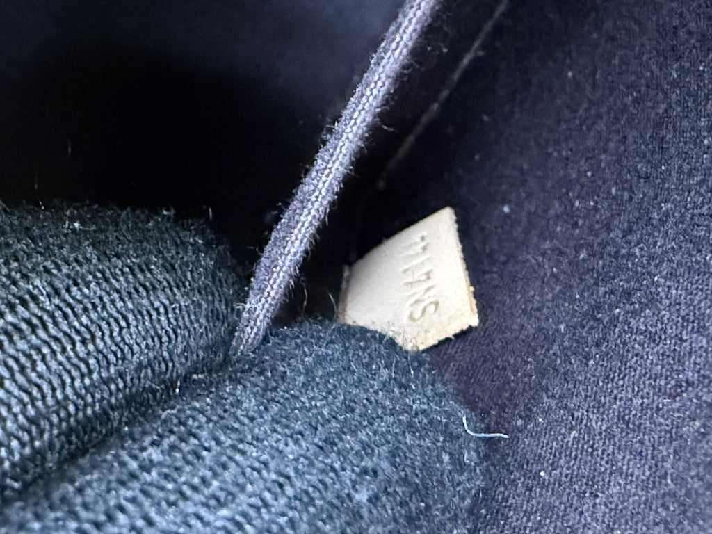 Louis Vuitton Alma BB - Amarante Monogram Vernis Leather detail view 10