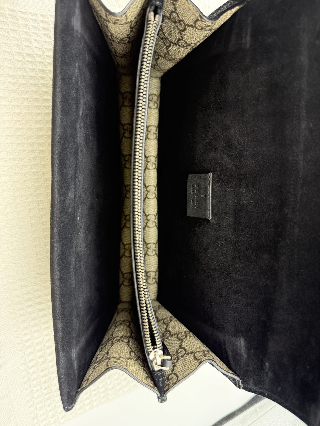 Gucci Dionysus - GG Supreme and Black detail view 10