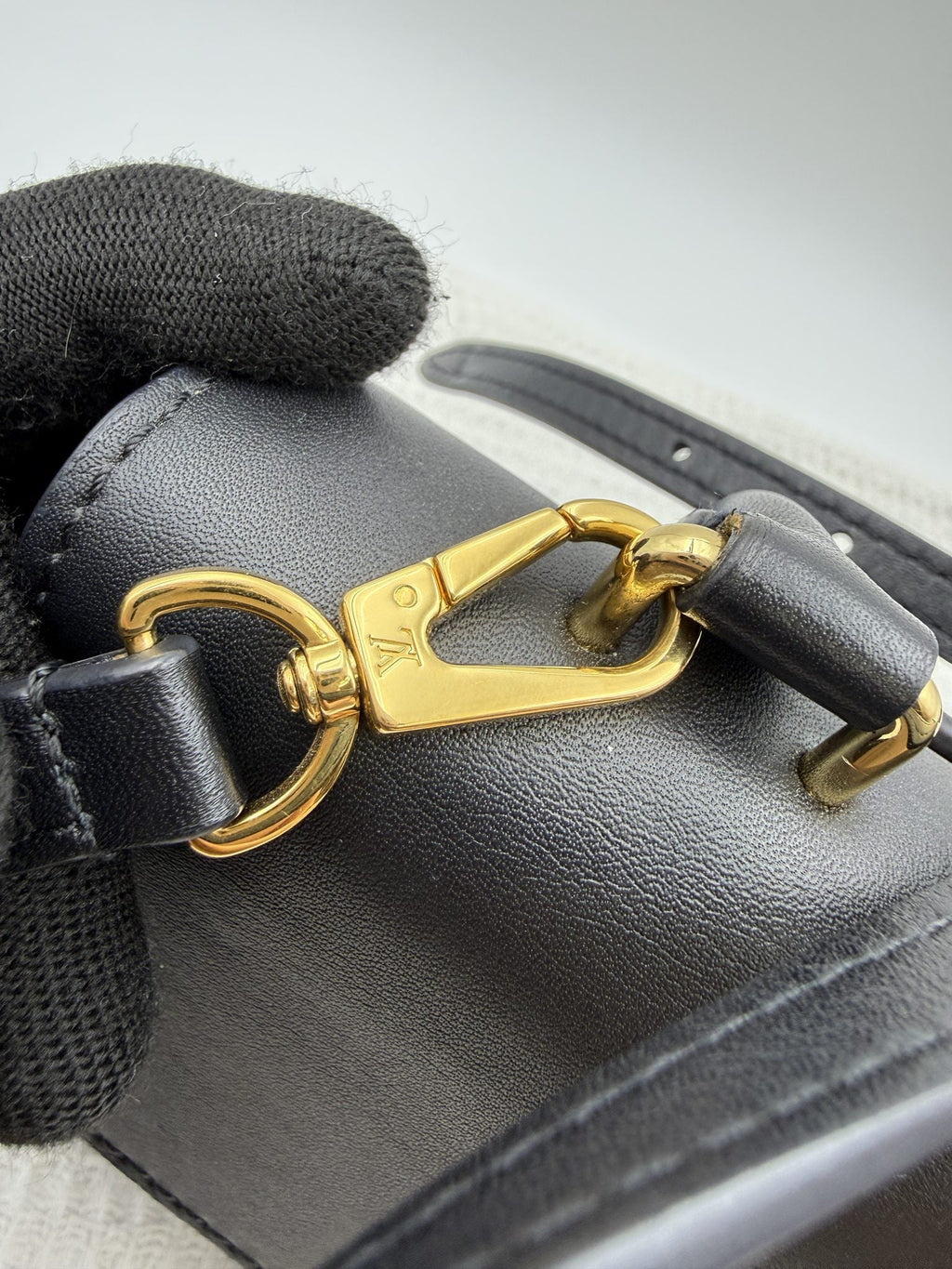Louis Vuitton Locky BB - Monogram and Black detail view 5