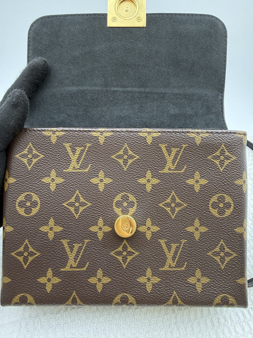 Louis Vuitton Locky BB - Monogram and Black detail view 7
