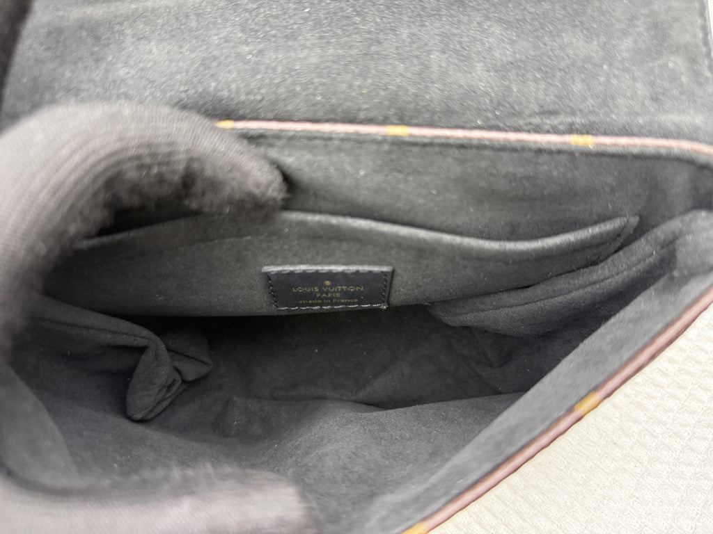 Louis Vuitton Locky BB - Monogram and Black detail view 8
