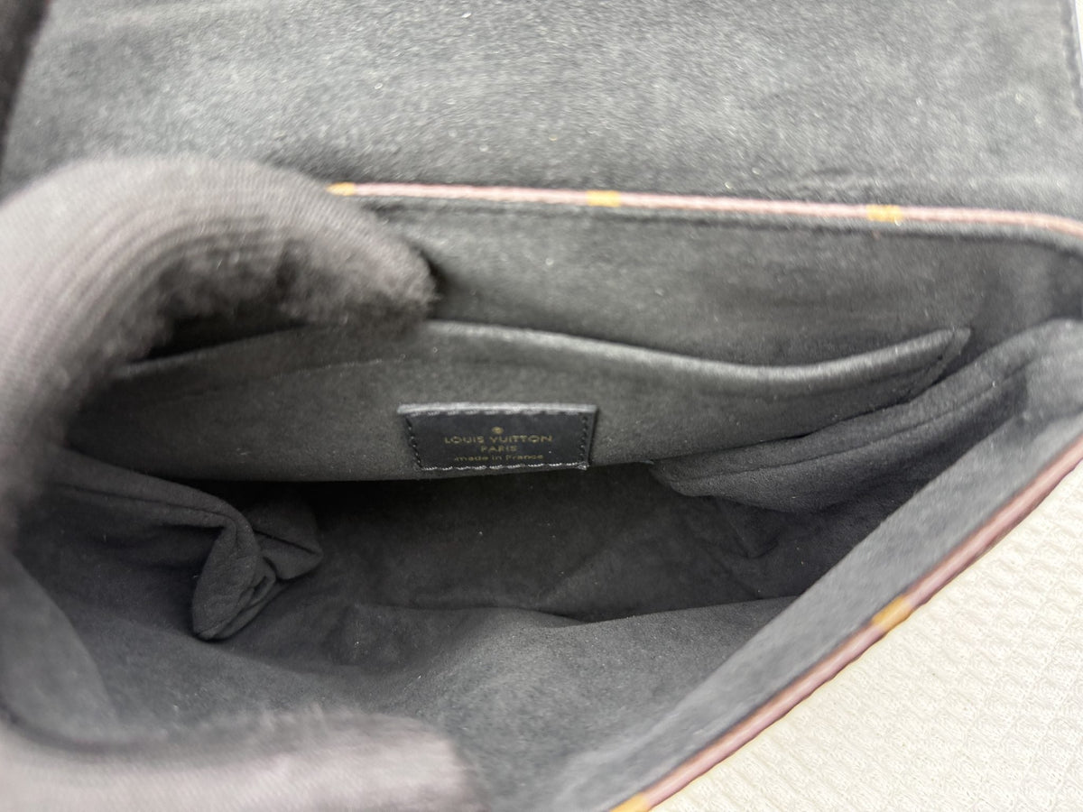 Louis Vuitton Locky BB - Monogram and Black detail view 8