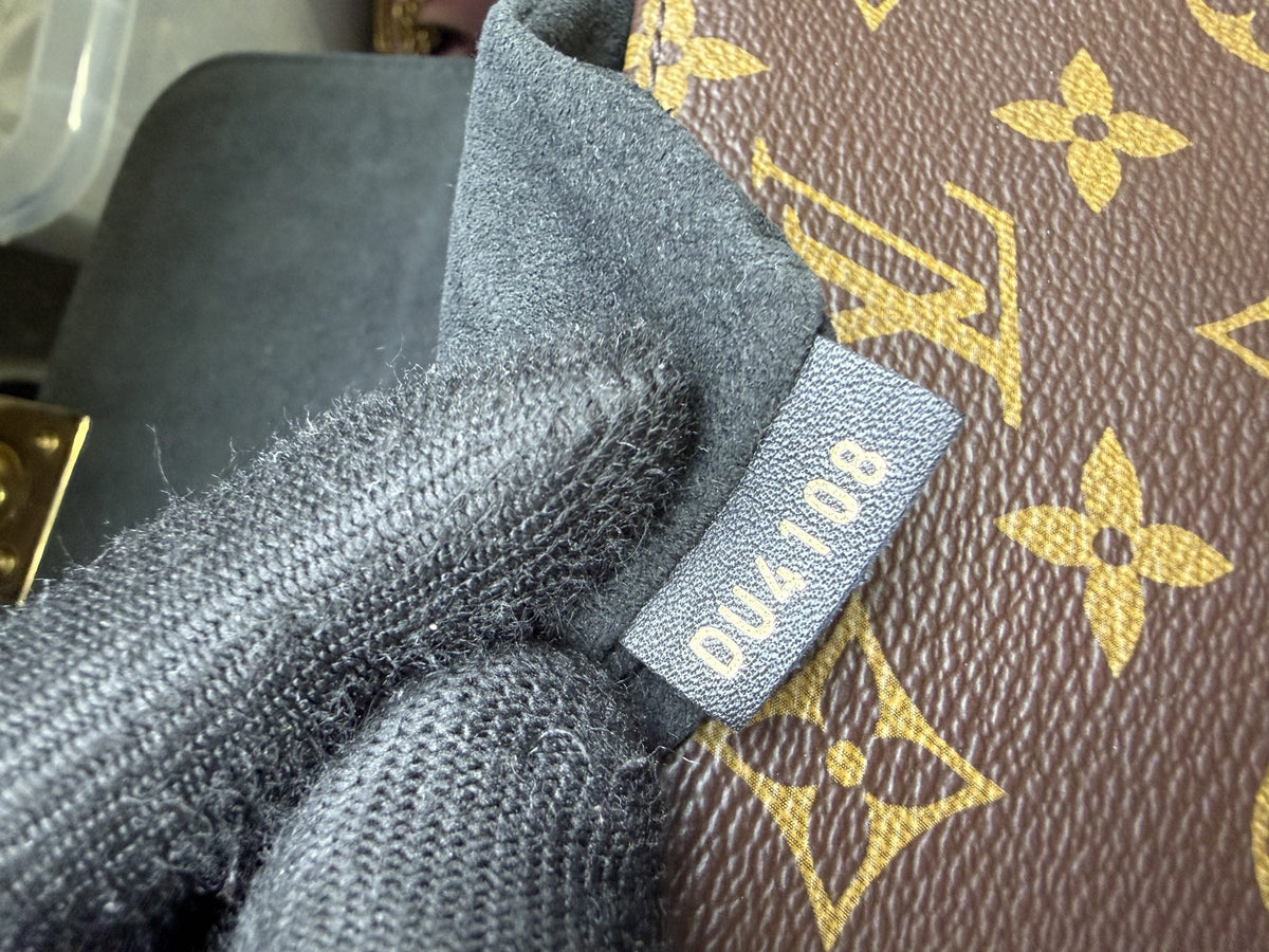 Louis Vuitton Locky BB - Monogram and Black detail view 9