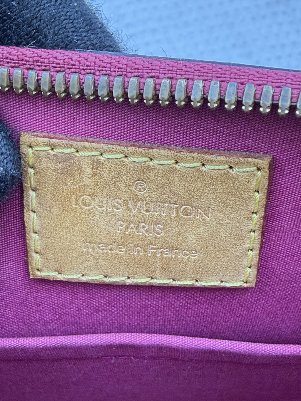 Louis Vuitton Alma BB - Red Monogram Vernis Leather detail view 10