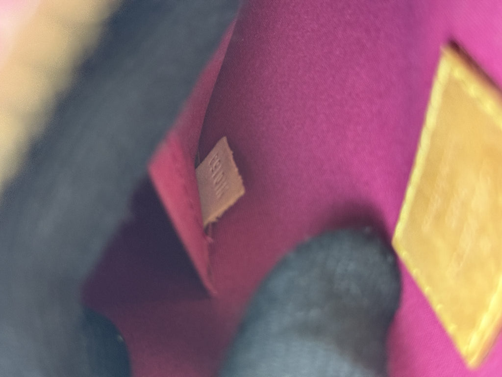 Louis Vuitton Alma BB - Red Monogram Vernis Leather detail view 11