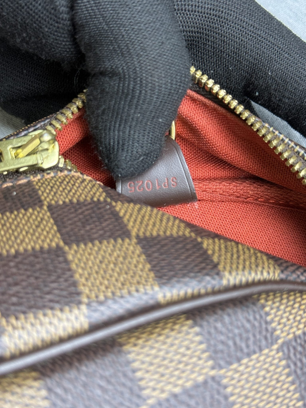 Louis Vuitton Verona PM - Damier Ebene detail view 9
