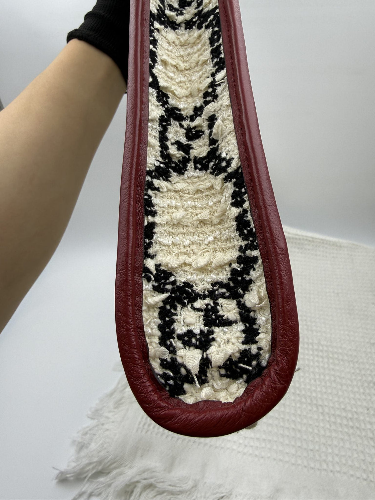 Gucci Rajah Tiger Head Tote - Burgundy, Ivory and Black detail view 5