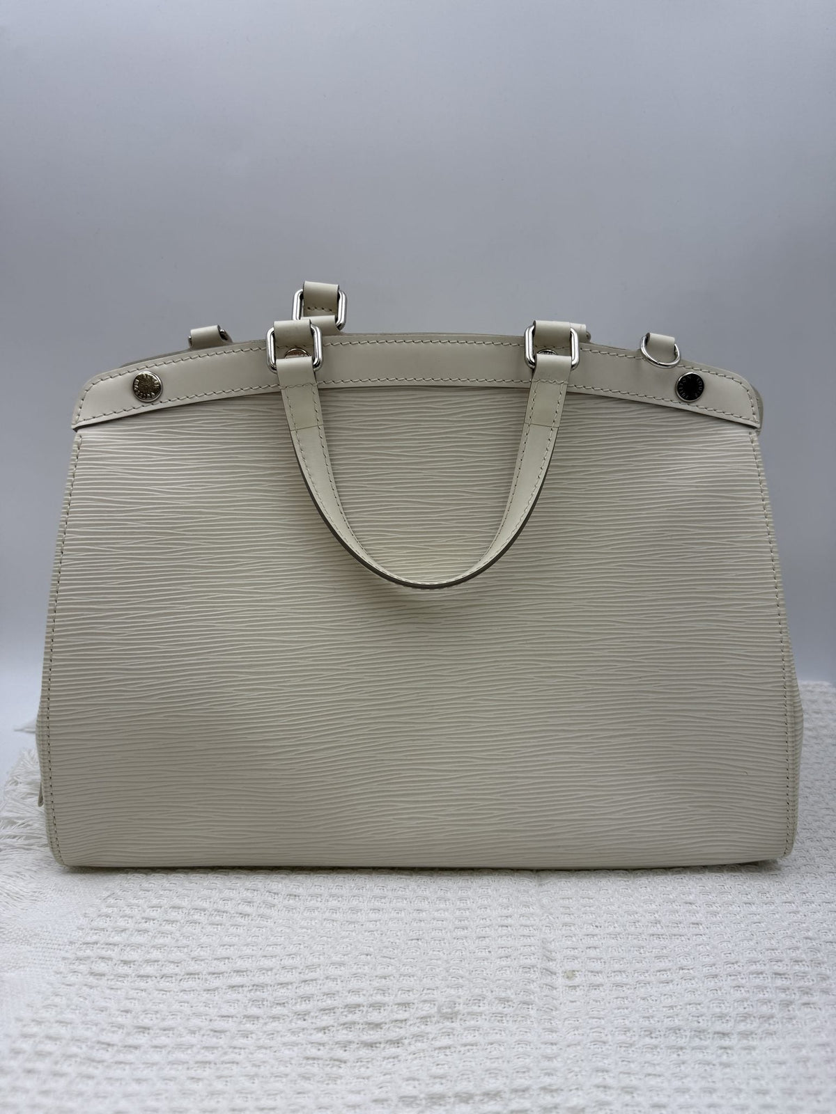Louis Vuitton Brea MM - Ivoire Epi Leather detail view 2