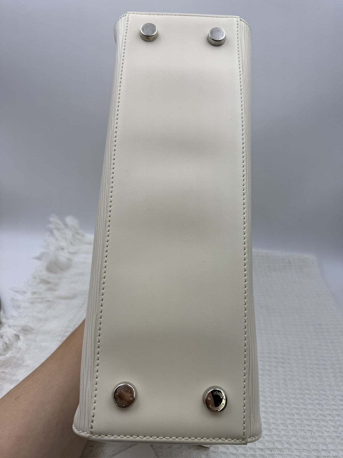 Louis Vuitton Brea MM - Ivoire Epi Leather detail view 3