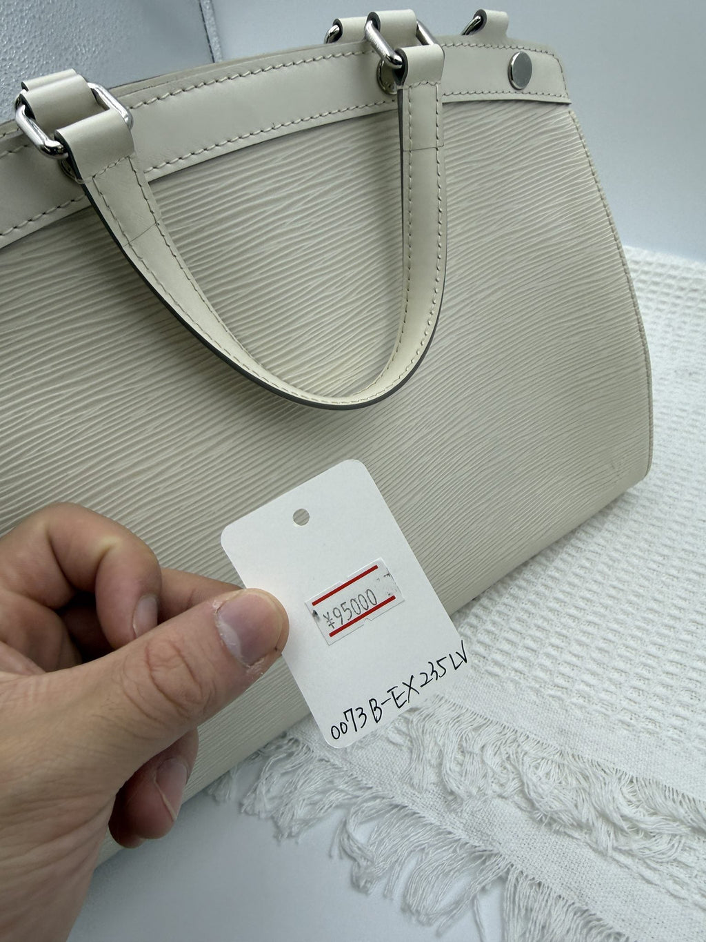 Louis Vuitton Brea MM - Ivoire Epi Leather detail view 6