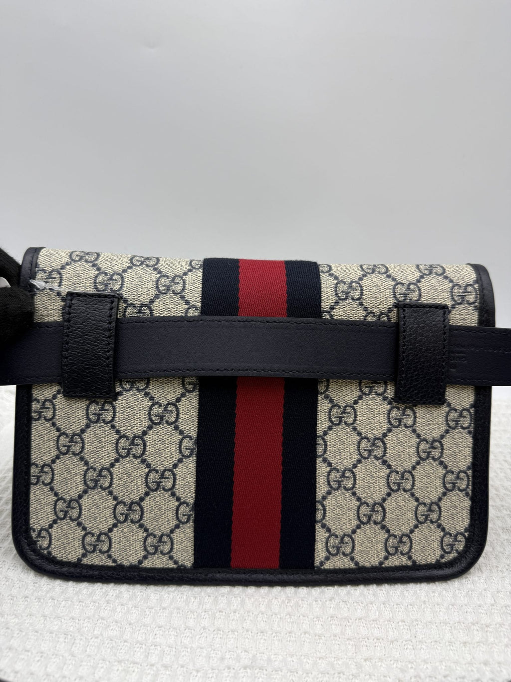 Gucci Ophidia - GG Supreme with Web Stripe detail view 2
