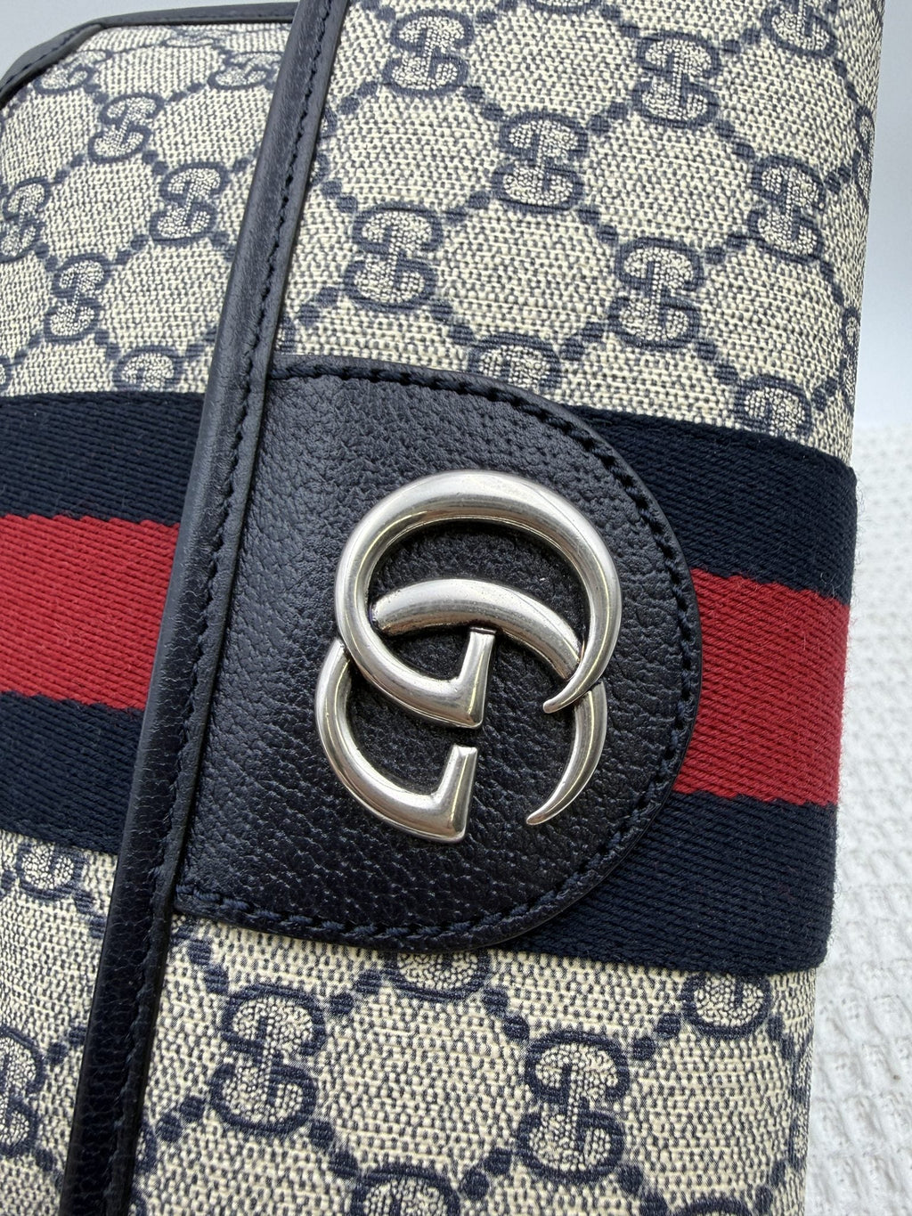 Gucci Ophidia - GG Supreme with Web Stripe detail view 3