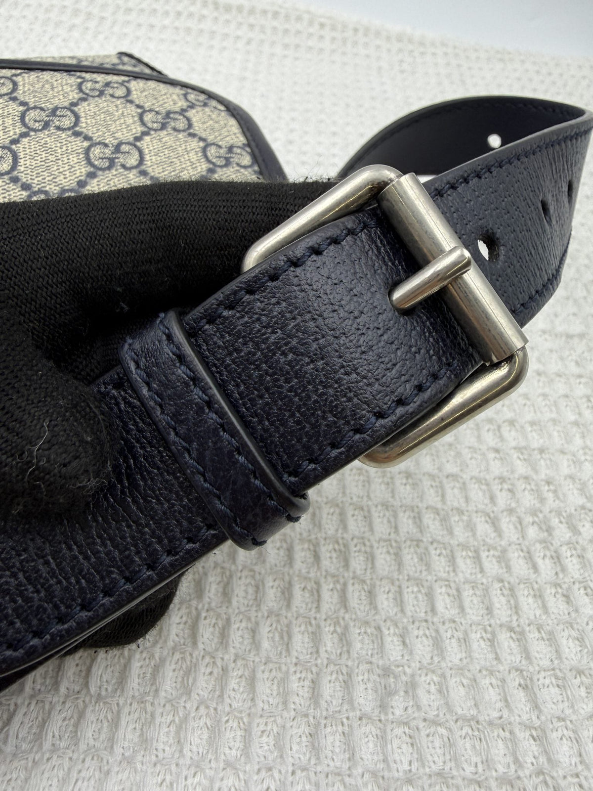Gucci Ophidia - GG Supreme with Web Stripe detail view 4