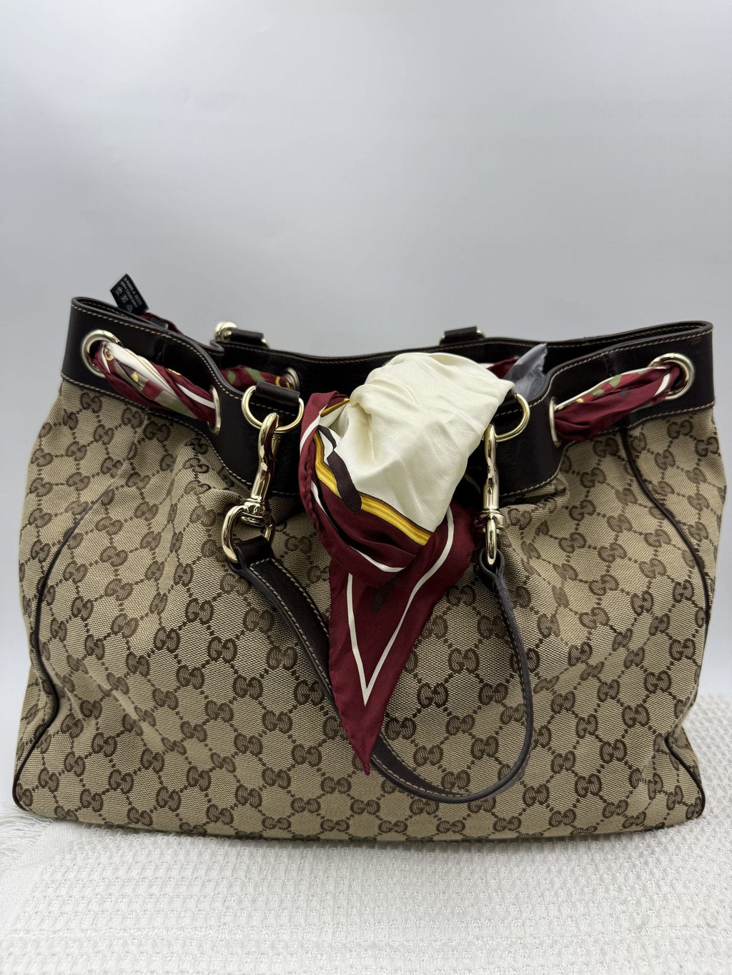 Gucci GG Supreme Scarf-Handle Tote detail view 2
