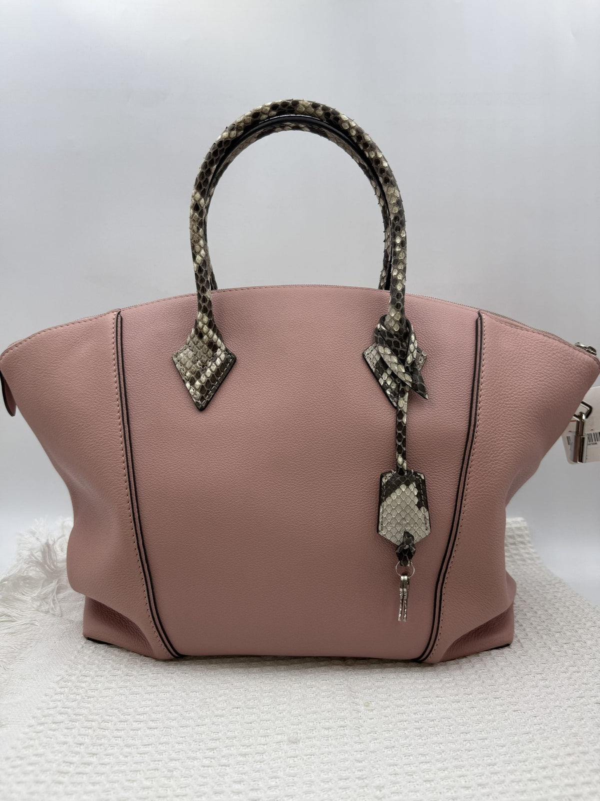 Louis Vuitton Lockit MM - Pink Leather with Python Trim detail view 2