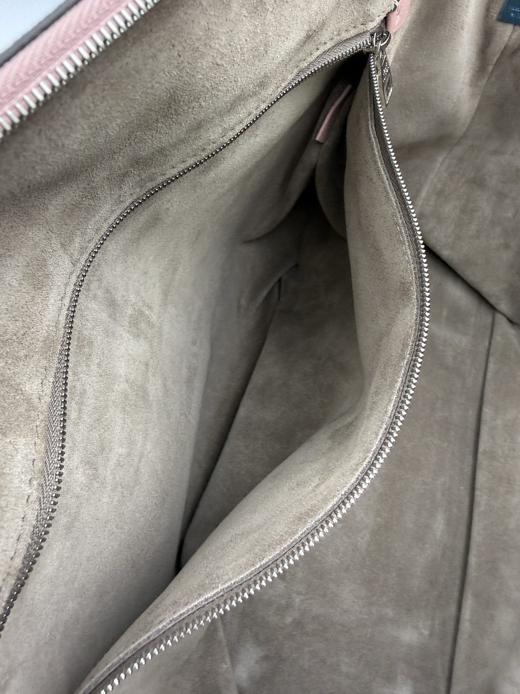 Louis Vuitton Lockit MM - Pink Leather with Python Trim detail view 8
