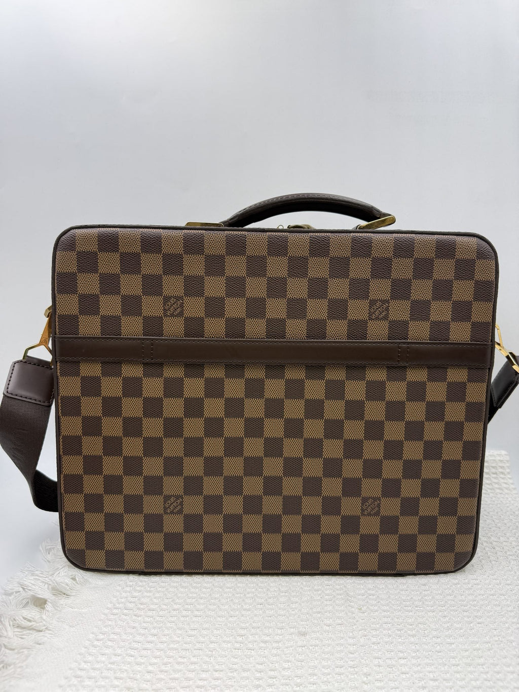 Louis Vuitton Damier Ebene Garment Carrier detail view 2