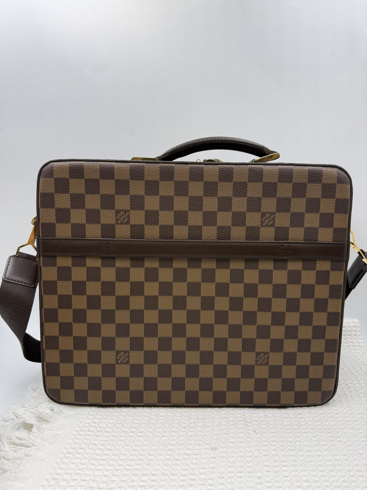 Louis Vuitton Damier Ebene Garment Carrier detail view 2