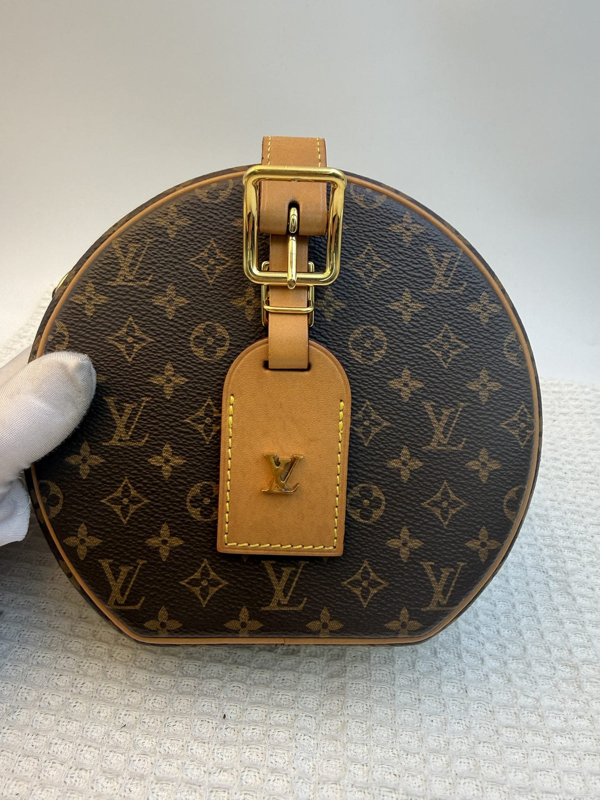 Louis Vuitton Petite Boîte Chapeau - Monogram detail view 2