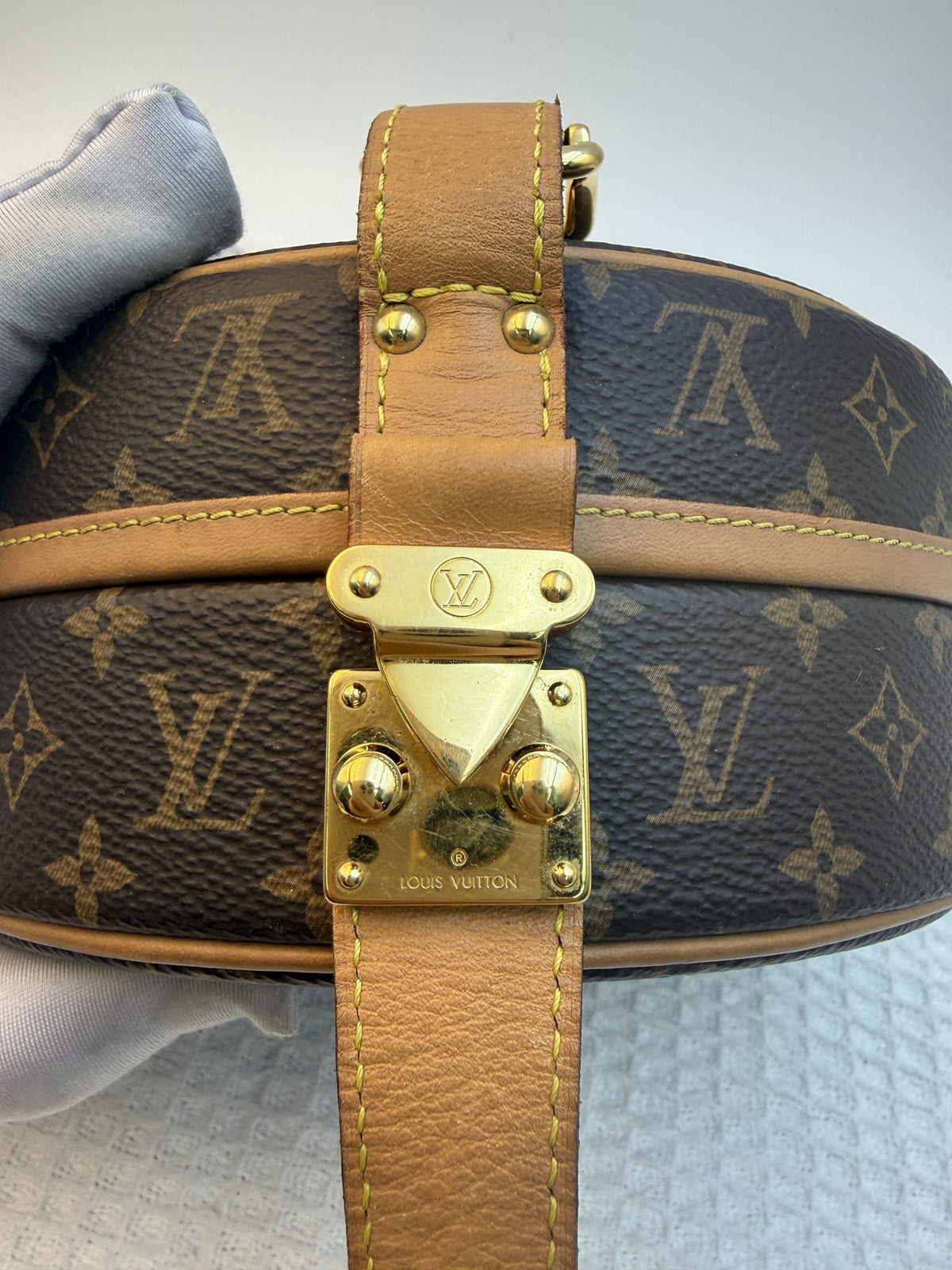 Louis Vuitton Petite Boîte Chapeau - Monogram detail view 5