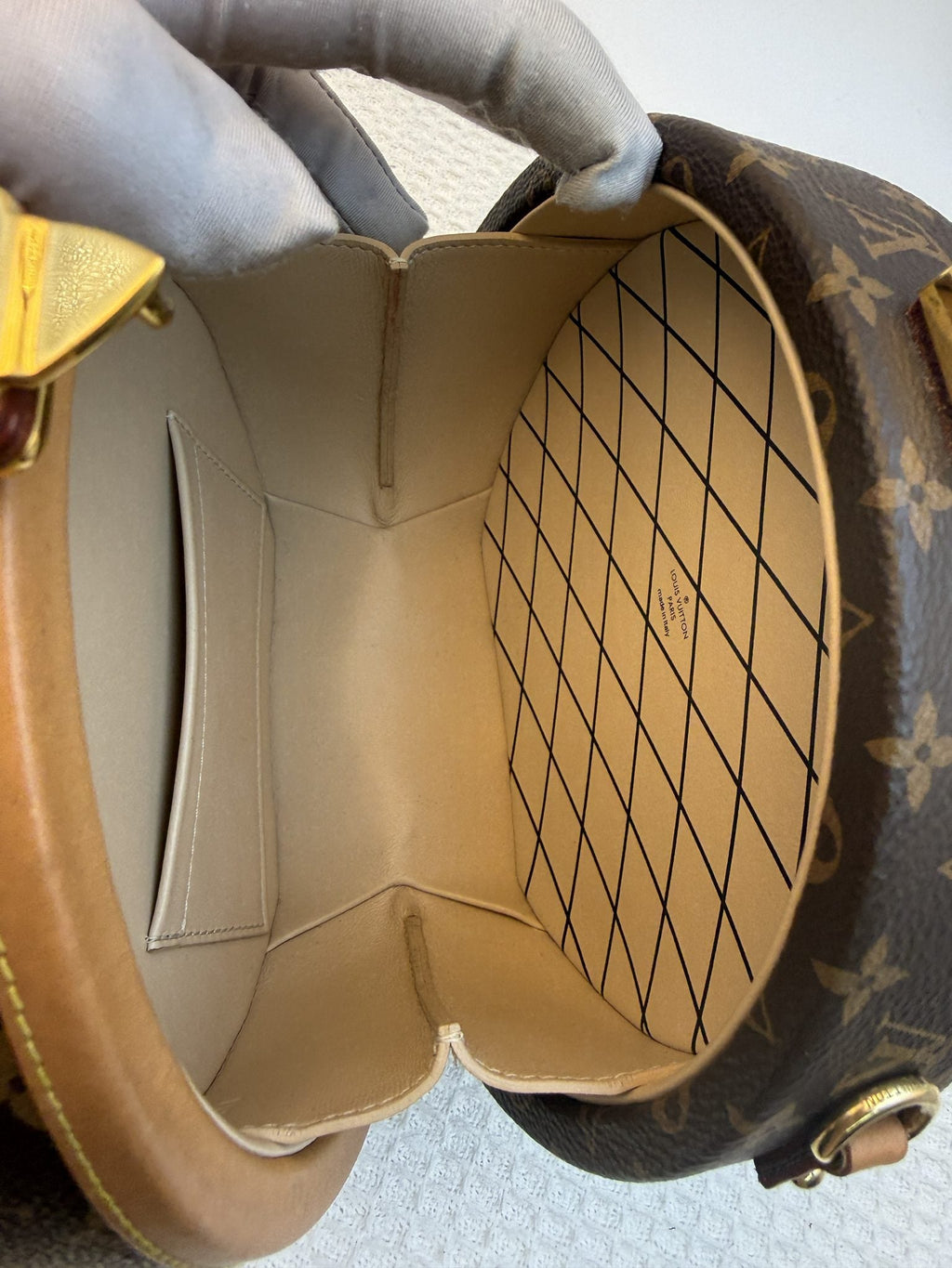 Louis Vuitton Petite Boîte Chapeau - Monogram detail view 6