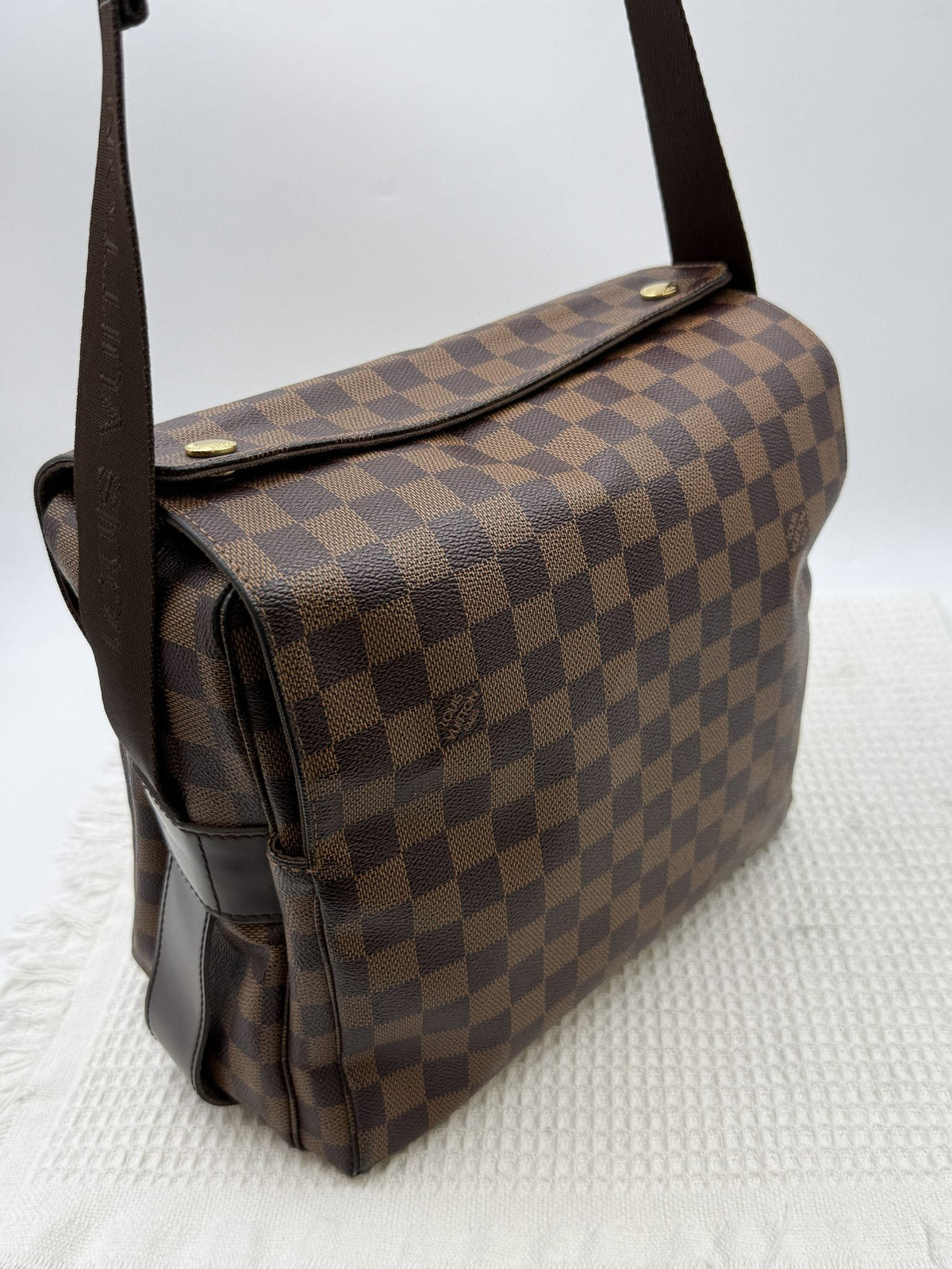 Louis Vuitton Brooklyn - Damier Ebene Coated Canvas and Leather detail view 3