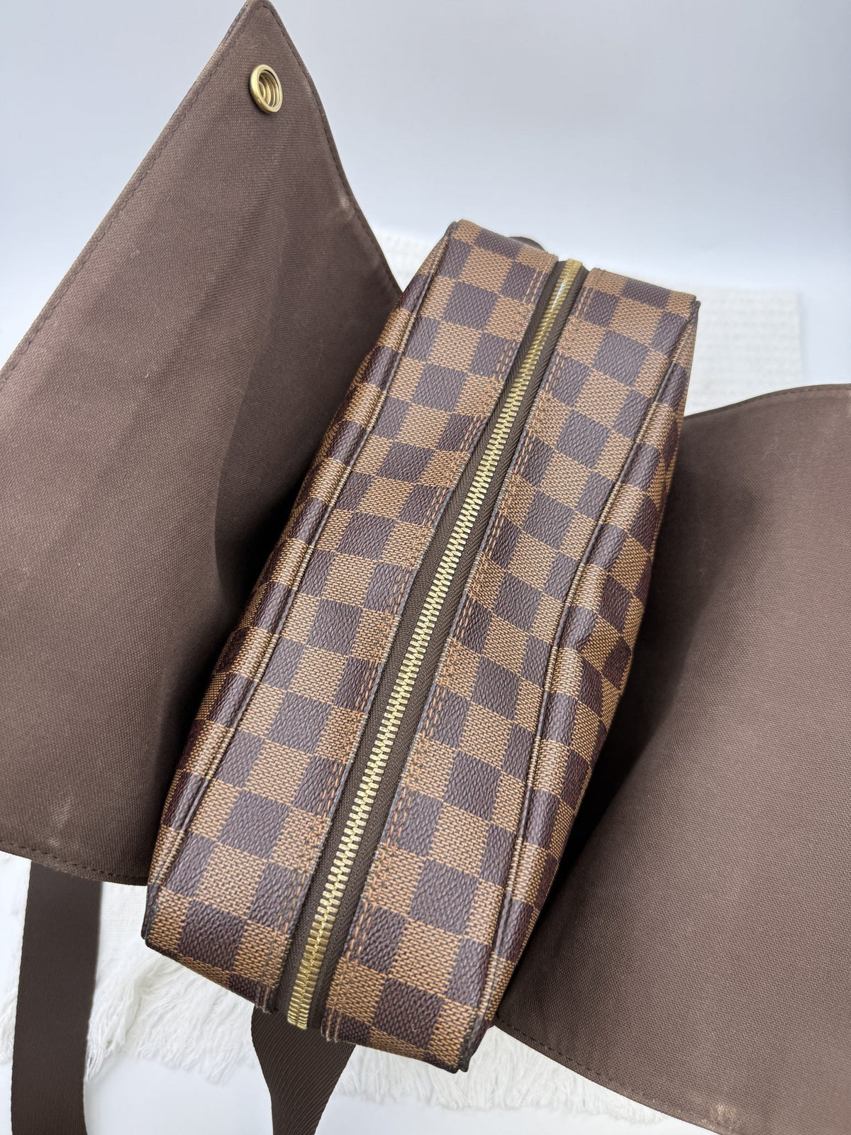 Louis Vuitton Brooklyn - Damier Ebene Coated Canvas and Leather detail view 6