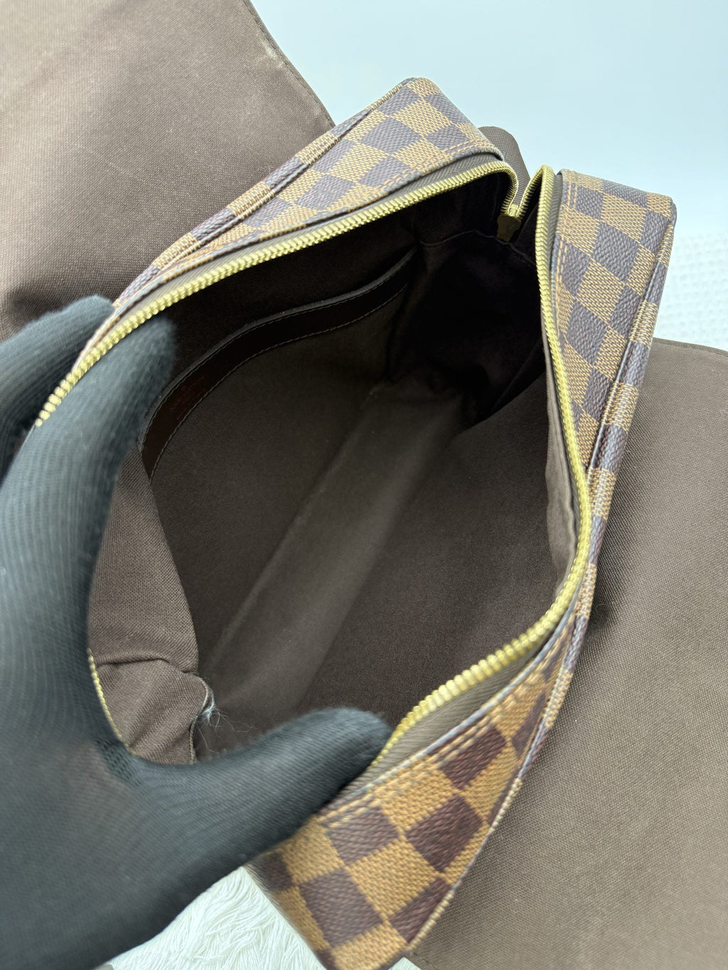 Louis Vuitton Brooklyn - Damier Ebene Coated Canvas and Leather detail view 7