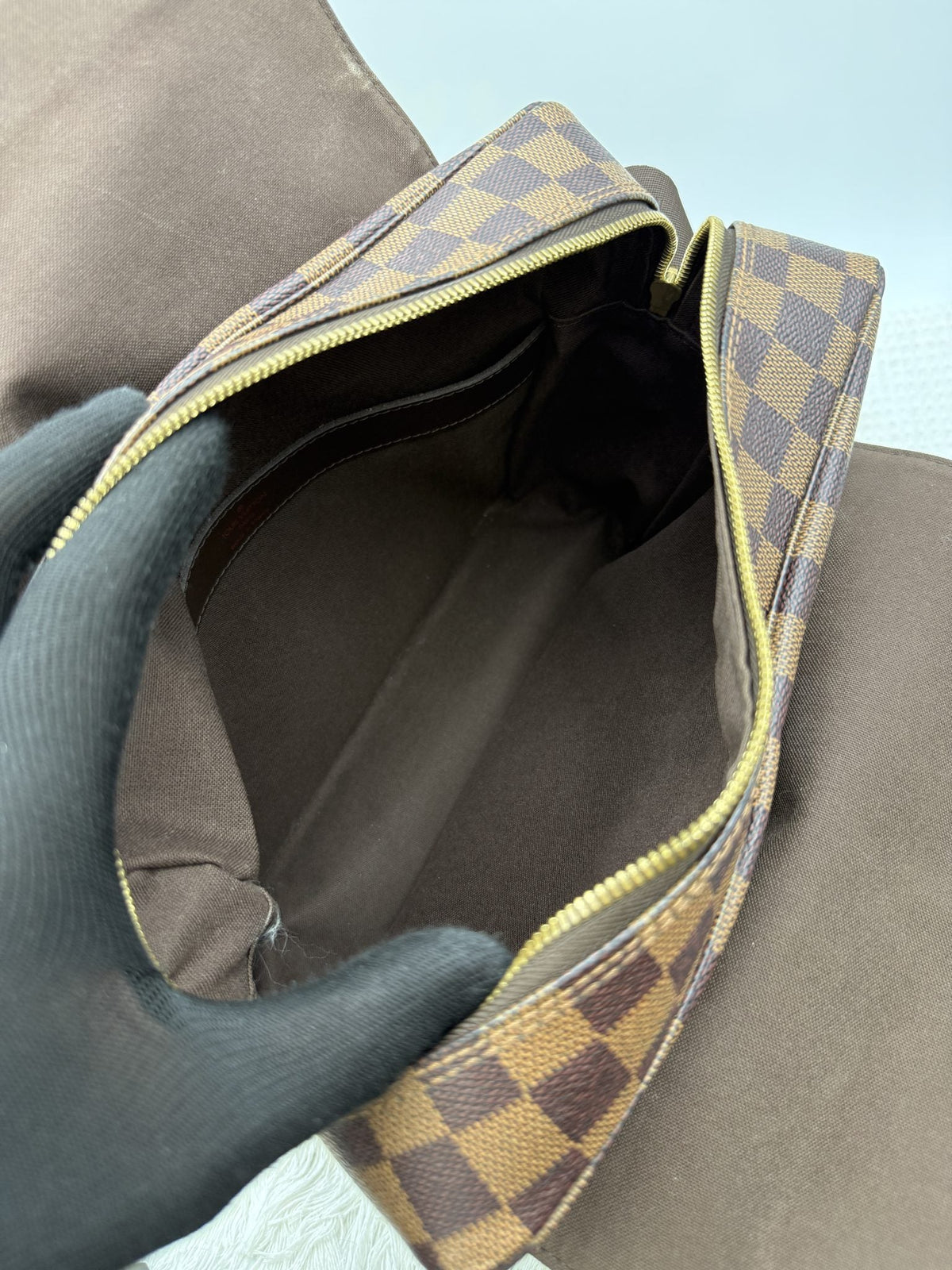 Louis Vuitton Brooklyn - Damier Ebene Coated Canvas and Leather detail view 7