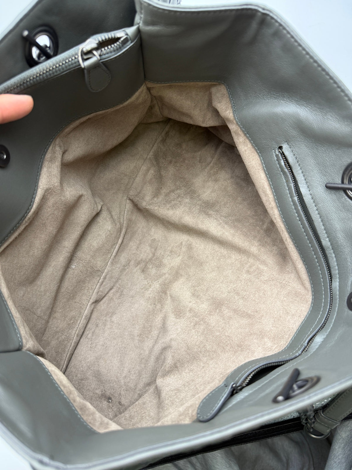 Bottega Veneta Intrecciato Chain Tote, Gray, stock 0197151 – interior