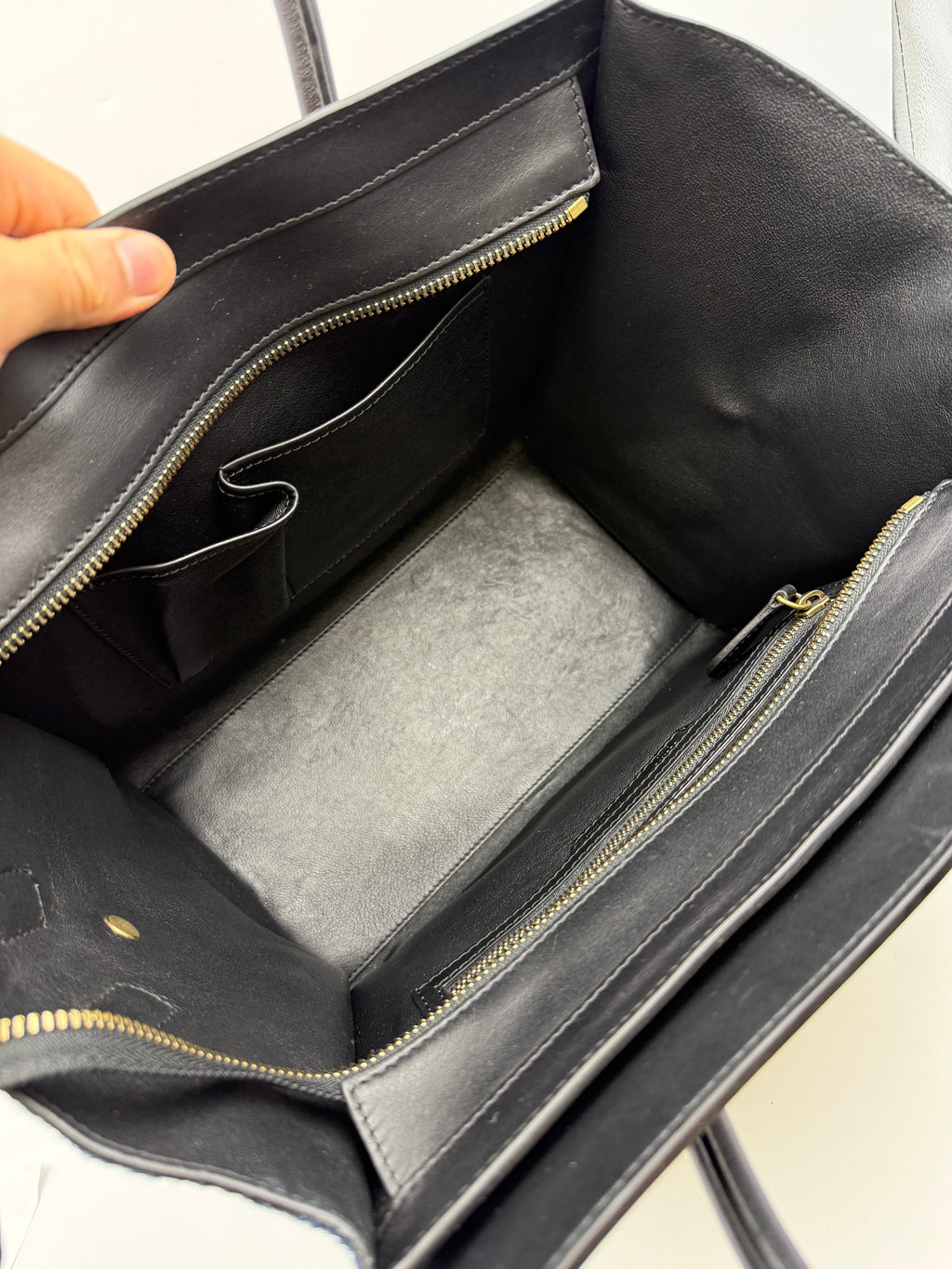 Celine Luggage Tote, Yellow, navy and black, stock 0271128 – interior pockets