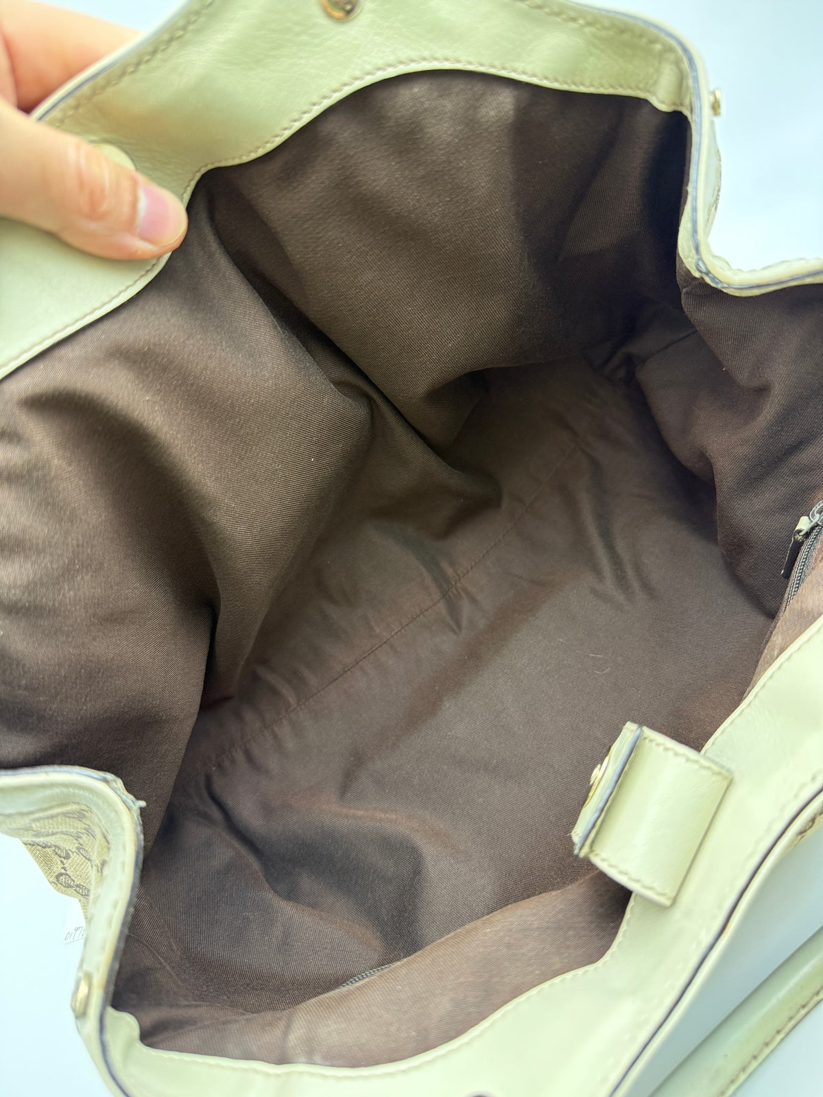 Gucci D-Ring GG Canvas Tote, Beige and ivory, stock 0197008 – interior