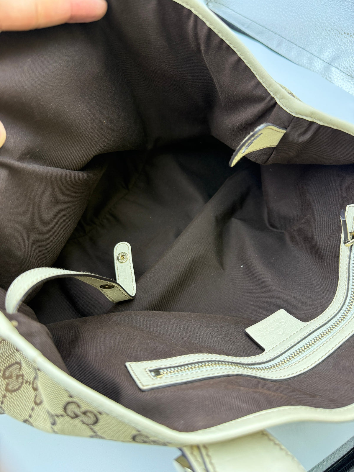 Gucci Pelham GG Canvas Shoulder Bag, Beige and ivory, stock 0197005 – interior