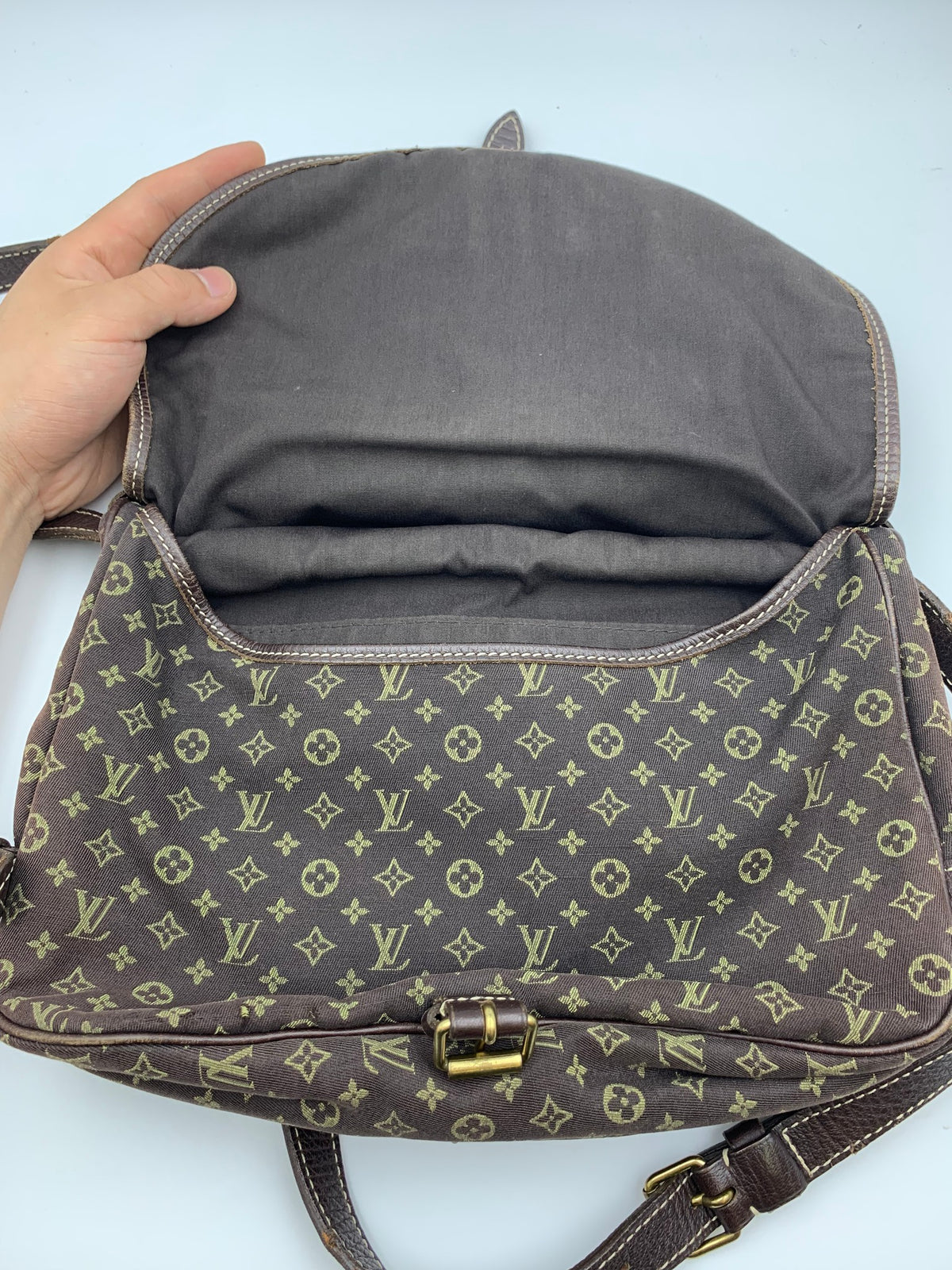 Louis Vuitton Mini Lin Saumur Shoulder Bag, Ebene brown, stock 1103035 – interior