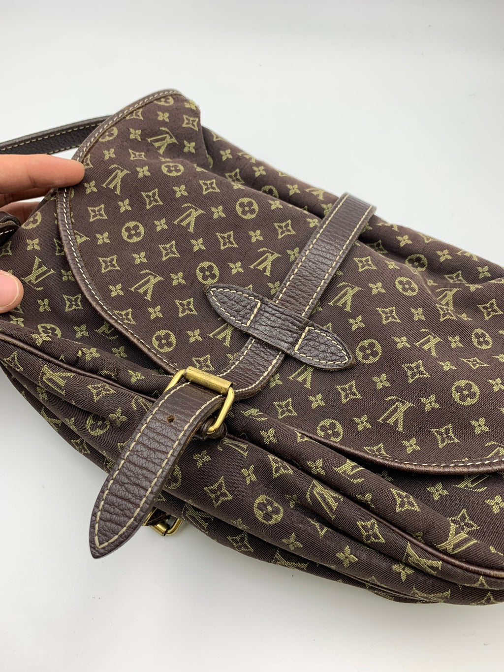 Louis Vuitton Mini Lin Saumur Shoulder Bag, Ebene brown, stock 1103035 – front flap detail