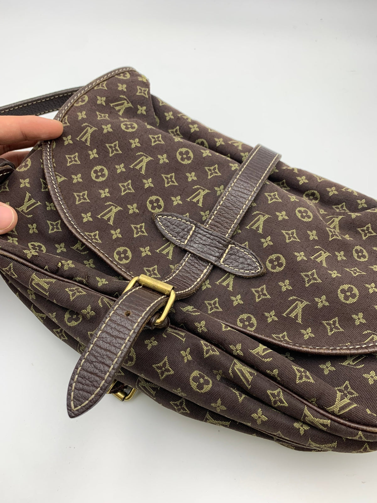 Louis Vuitton Mini Lin Saumur Shoulder Bag, Ebene brown, stock 1103035 – front flap detail