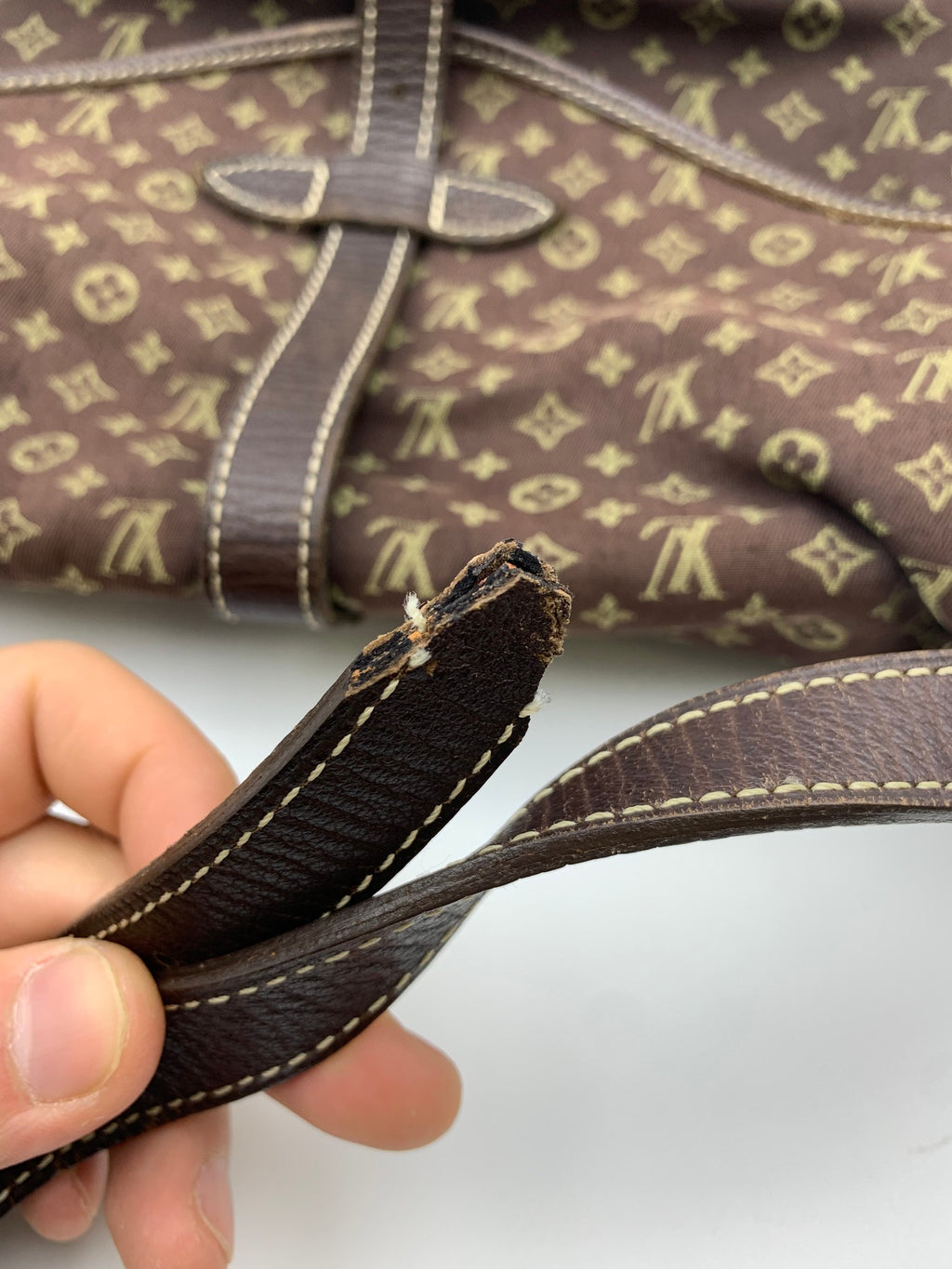 Louis Vuitton Mini Lin Saumur Shoulder Bag, Ebene brown, stock 1103035 – strap attachment