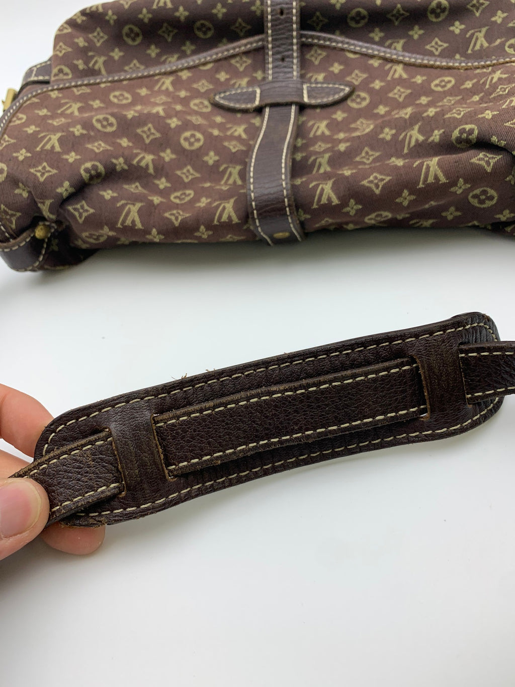 Louis Vuitton Mini Lin Saumur Shoulder Bag, Ebene brown, stock 1103035 – strap detail