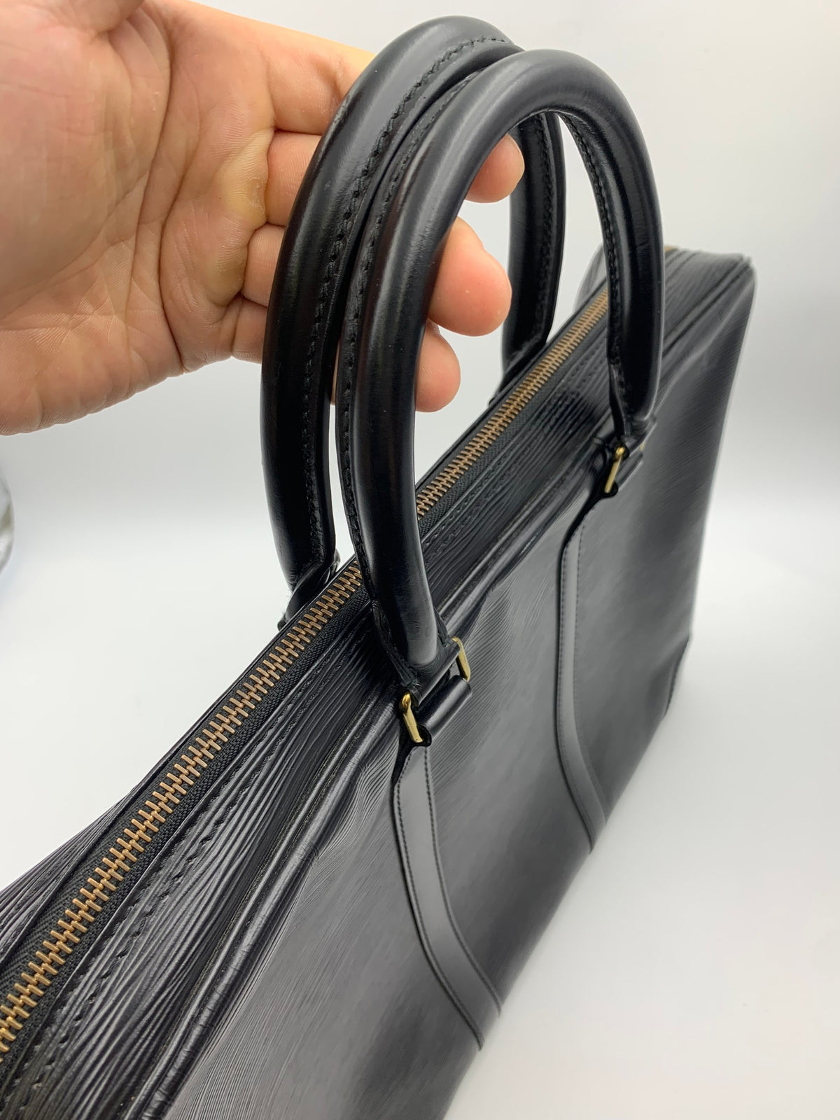 Louis Vuitton Porte-Documents Voyage Briefcase, Black, stock 0197284 – handles and zipper