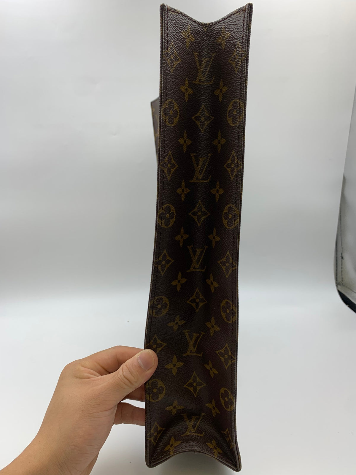 Louis Vuitton Sac Plat Tote, Monogram brown, stock 1103025 – left side
